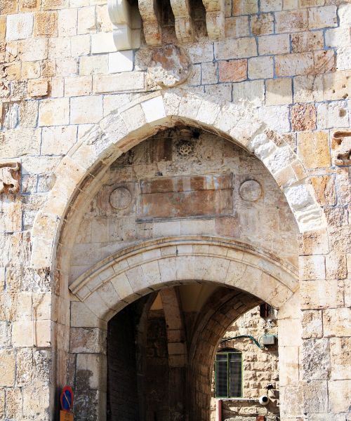 Lion'S Gate Entrance